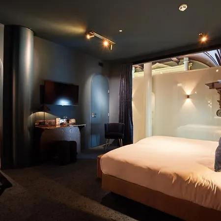 Heavens Hotel 4*