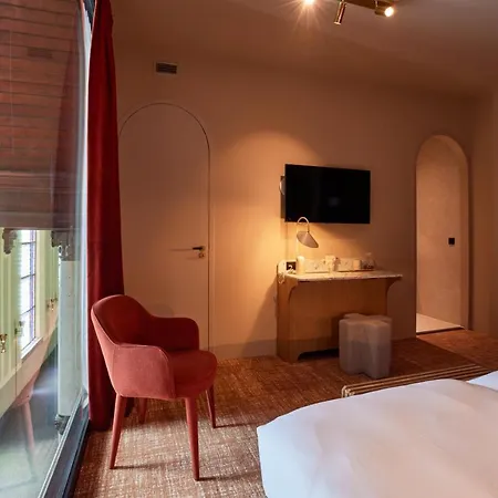 Hotel Heavens 4*